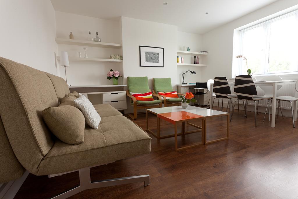 118 Brondesbury Road Apartments London Room photo