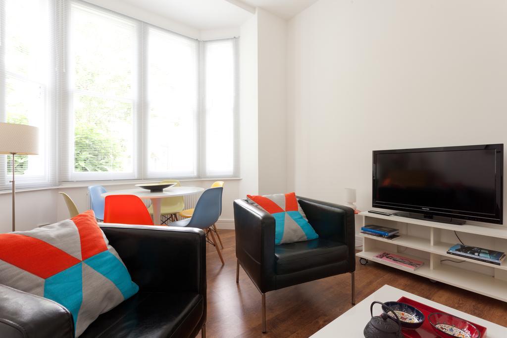 118 Brondesbury Road Apartments London Room photo
