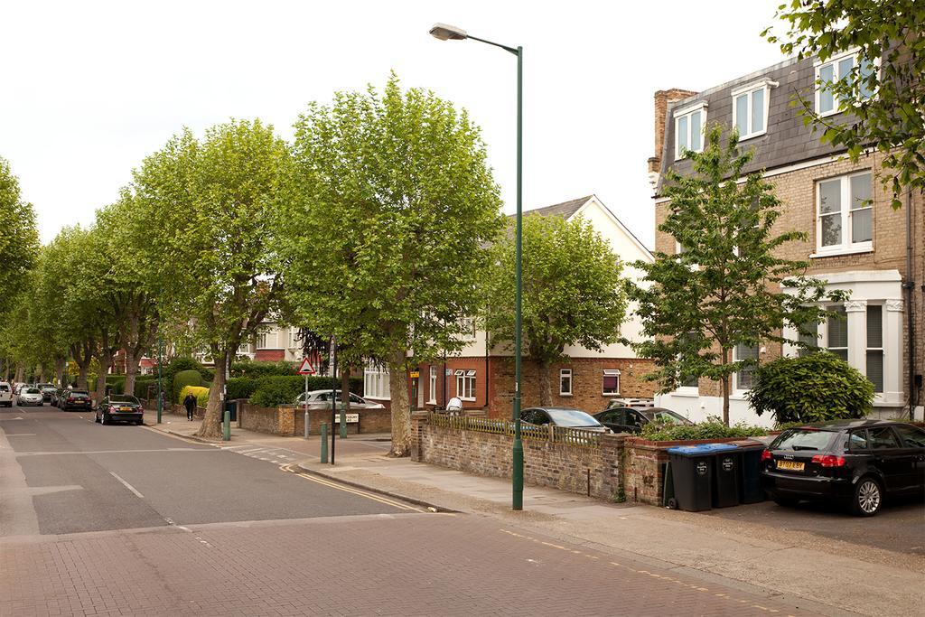 118 Brondesbury Road Apartments London Room photo